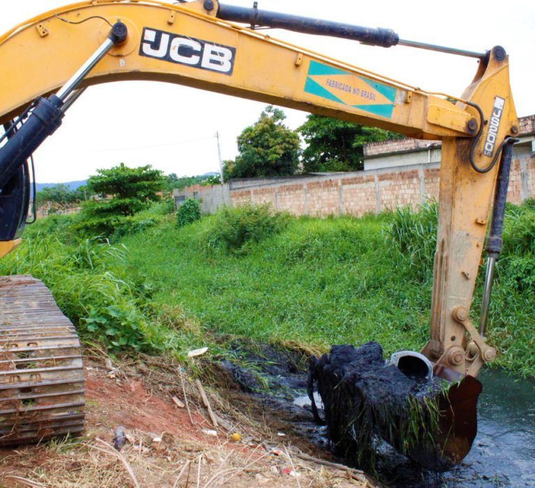 Prevenção: Prefeitura de Japeri realiza limpeza no Canal Tambaú