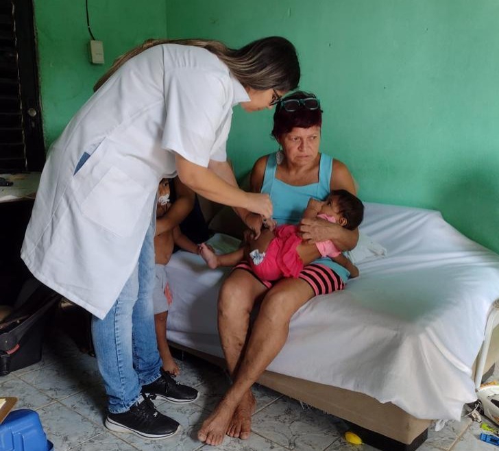 Secretaria Municipal de Saúde promove vacinação extramuros nos bairros para atualização de caderneta infantil