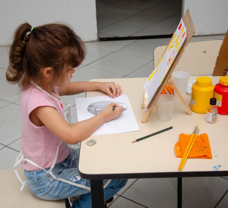 Ateliê de Arte movimenta a Biblioteca Municipal de Japeri