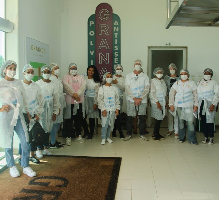 Alunos do curso de Operações em Logística da Firjan/Senai realizam visita à empresa Granado