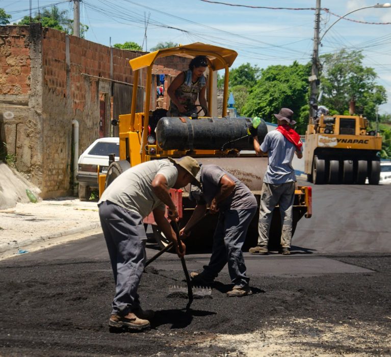 Morro do Cemitério e Nova Belém recebem asfalto nesta quarta-feira (06)