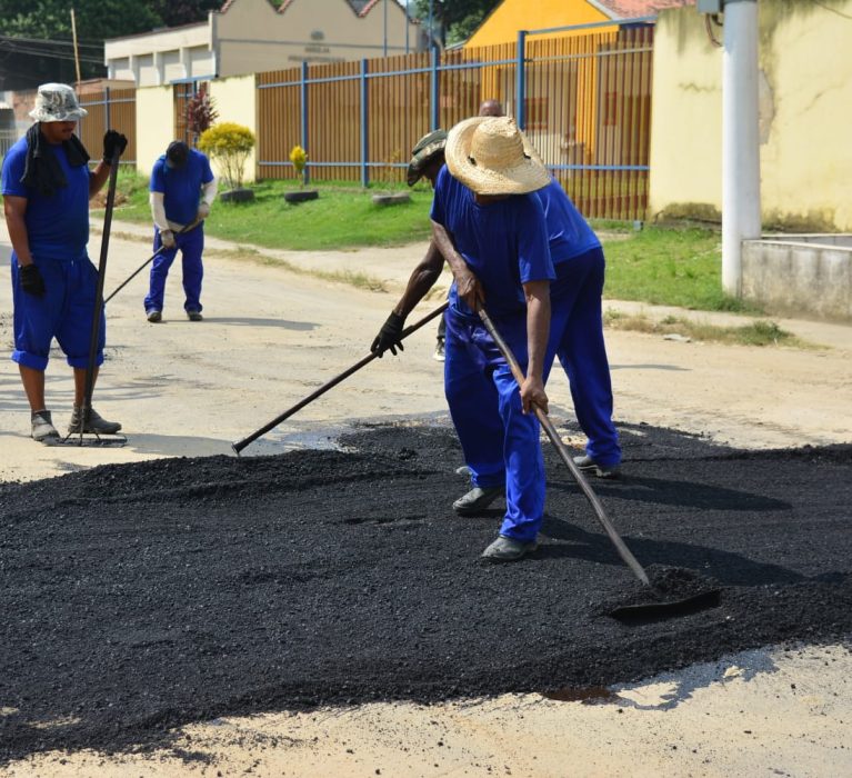 Ruas do bairro Nova Belém são beneficiadas com a operação tapa buraco