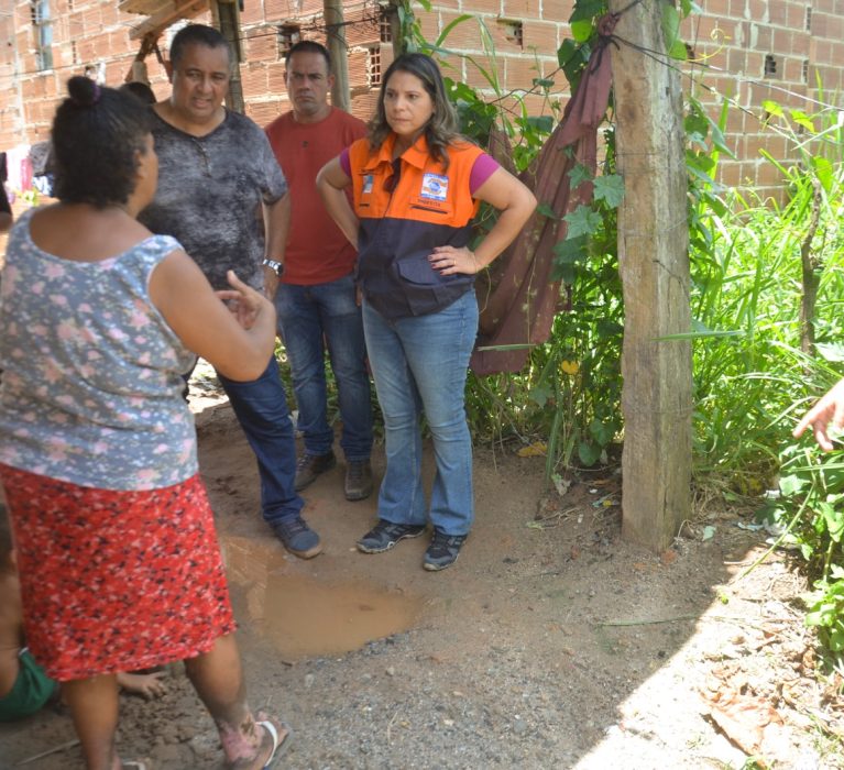 Prefeita Fernanda Ontiveros visita bairros afetados pelas chuvas desta quinta-feira (08/02)