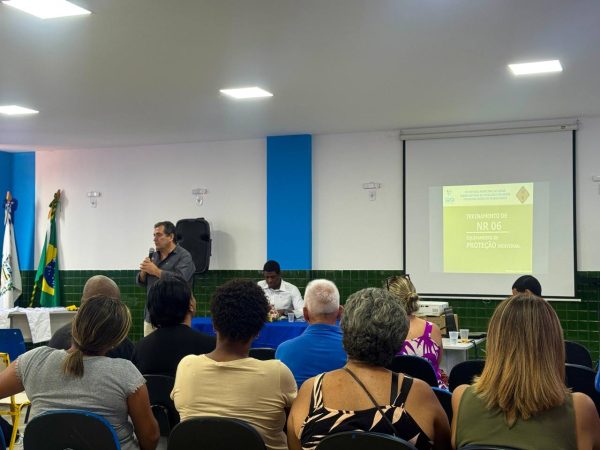 Capacitação reforça segurança e qualidade no trabalho de merendeiras e auxiliares de serviços gerais